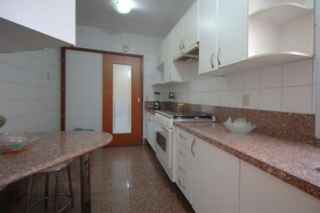 Apartamento à venda com 114m², 4 quartos e 2 vagasCozinha