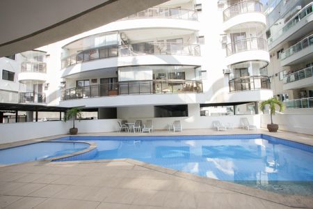 Apartamento à venda com 104m², 3 quartos e 2 vagas Apartamento à venda com 104m², 3 quartos e 2 vagasÁrea comum - Piscina