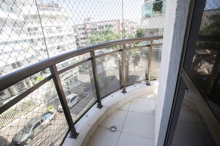 Apartamento à venda com 104m², 3 quartos e 2 vagas Apartamento à venda com 104m², 3 quartos e 2 vagasVaranda da Suíte 2