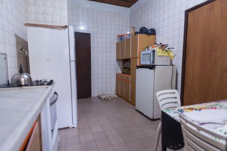 Casa à venda com 200m², 4 quartos e 2 vagas Casa à venda com 200m², 4 quartos e 2 vagasCozinha