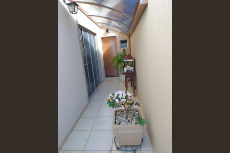 Casa de condomínio para alugar com 131m², 3 quartos e 2 vagas Casa de condomínio para alugar com 131m², 3 quartos e 2 vagasCorredor