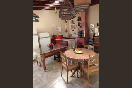 Casa de condomínio para alugar com 131m², 3 quartos e 2 vagas Casa de condomínio para alugar com 131m², 3 quartos e 2 vagasChurrasqueira