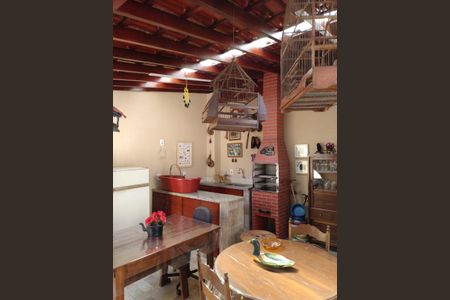 Casa de condomínio para alugar com 131m², 3 quartos e 2 vagas Casa de condomínio para alugar com 131m², 3 quartos e 2 vagasChurrasqueira