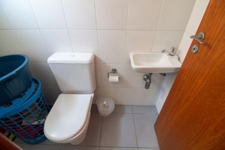Apartamento para alugar com 100m², 3 quartos e 2 vagas Apartamento para alugar com 100m², 3 quartos e 2 vagasBanheiro de Serviço