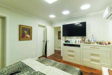 Apartamento à venda com 230m², 4 quartos e 4 vagasSuíte 2