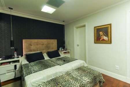 Apartamento à venda com 230m², 4 quartos e 4 vagasSuíte 2