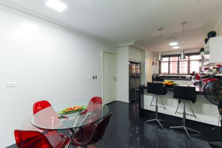 Apartamento à venda com 230m², 4 quartos e 4 vagasCozinha
