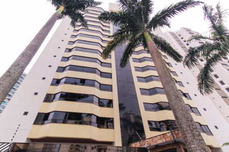 Apartamento à venda com 230m², 4 quartos e 4 vagasFachada