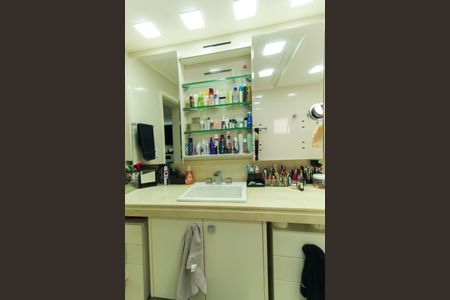 Apartamento à venda com 230m², 4 quartos e 4 vagasBanheiro da Suíte 2