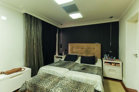 Apartamento à venda com 230m², 4 quartos e 4 vagasSuíte 2