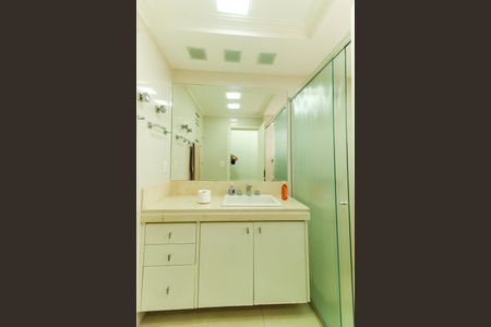 Apartamento à venda com 230m², 4 quartos e 4 vagasBanheiro da Suíte 1