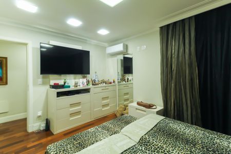 Apartamento à venda com 230m², 4 quartos e 4 vagasSuíte 2