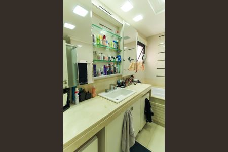 Apartamento à venda com 230m², 4 quartos e 4 vagasBanheiro da Suíte 2