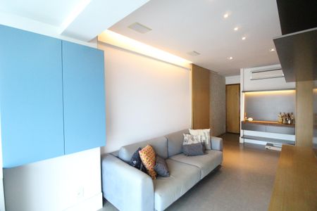 Sala de apartamento para alugar com 2 quartos, 70m² em Barra da Tijuca, Rio de Janeiro