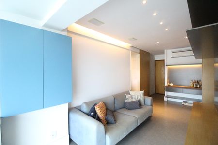 Sala de apartamento para alugar com 2 quartos, 70m² em Barra da Tijuca, Rio de Janeiro