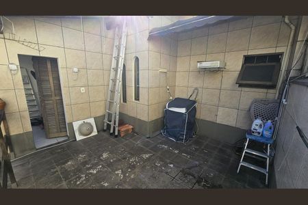 Casa à venda com 164m², 4 quartos e 3 vagas Casa à venda com 164m², 4 quartos e 3 vagasGaragem