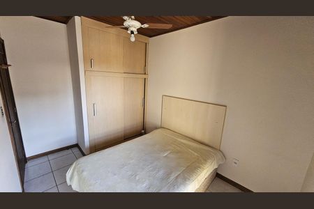 Casa à venda com 164m², 4 quartos e 3 vagas Casa à venda com 164m², 4 quartos e 3 vagasQuarto