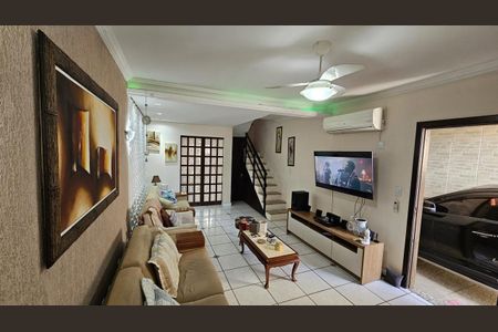 Casa à venda com 164m², 4 quartos e 3 vagas Casa à venda com 164m², 4 quartos e 3 vagasSala de TV