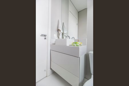 Casa de condomínio para alugar com 415m², 5 quartos e 6 vagas Casa de condomínio para alugar com 415m², 5 quartos e 6 vagasBanheiro