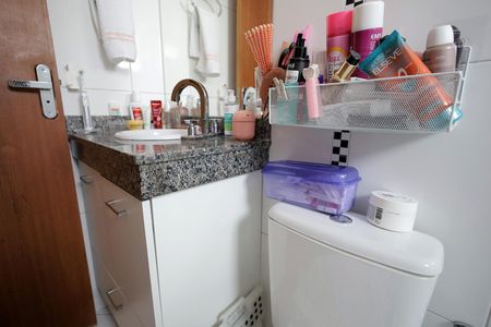 Apartamento à venda com 96m², 2 quartos e 1 vaga Apartamento à venda com 96m², 2 quartos e 1 vagaBanheiro da Suíte