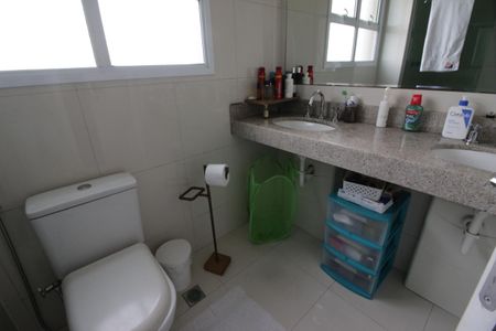 Apartamento à venda com 137m², 3 quartos e 2 vagasBanheiro da Suíte 1