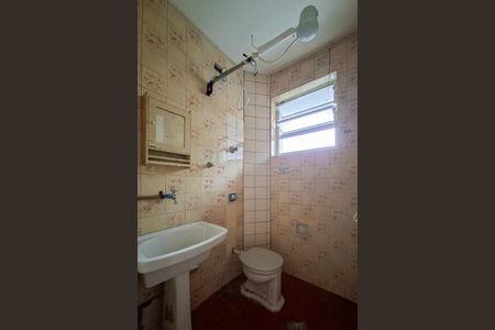 Banheiro de kitnet/studio para alugar com 0 quarto, 27m² em Canto do Forte, Praia Grande