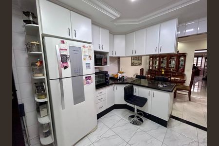Casa à venda com 206m², 3 quartos e 2 vagas Casa à venda com 206m², 3 quartos e 2 vagasCozinha