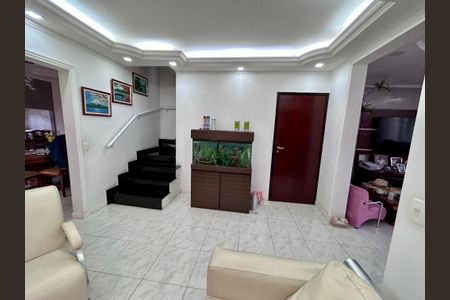 Casa à venda com 206m², 3 quartos e 2 vagas Casa à venda com 206m², 3 quartos e 2 vagasSala