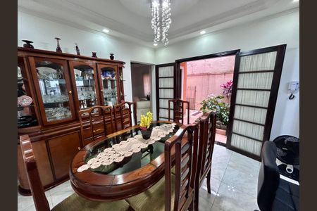 Casa à venda com 206m², 3 quartos e 2 vagas Casa à venda com 206m², 3 quartos e 2 vagasCopa