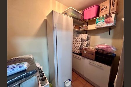 Casa à venda com 206m², 3 quartos e 2 vagas Casa à venda com 206m², 3 quartos e 2 vagasDespensa