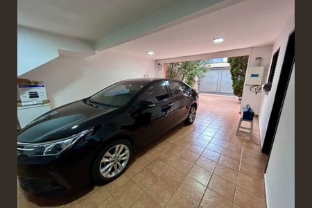 Casa à venda com 206m², 3 quartos e 2 vagas Casa à venda com 206m², 3 quartos e 2 vagasGaragem