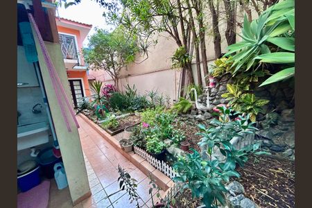 Casa à venda com 206m², 3 quartos e 2 vagas Casa à venda com 206m², 3 quartos e 2 vagasQuintal