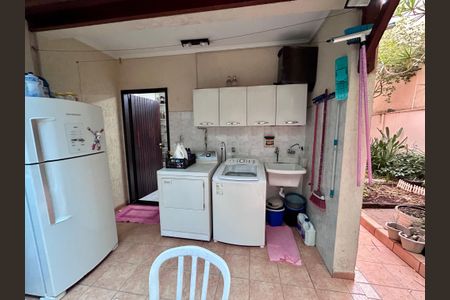 Casa à venda com 206m², 3 quartos e 2 vagas Casa à venda com 206m², 3 quartos e 2 vagasÁrea de Serviço