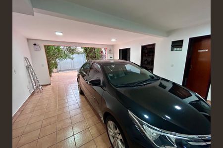 Casa à venda com 206m², 3 quartos e 2 vagas Casa à venda com 206m², 3 quartos e 2 vagasGaragem