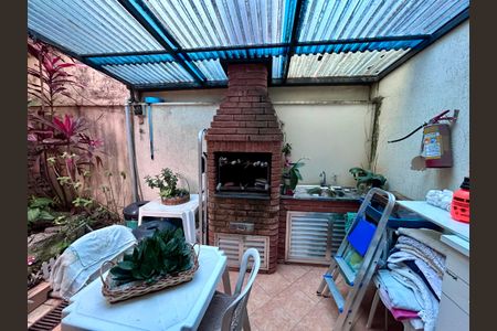 Casa à venda com 206m², 3 quartos e 2 vagas Casa à venda com 206m², 3 quartos e 2 vagasChurrasqueira