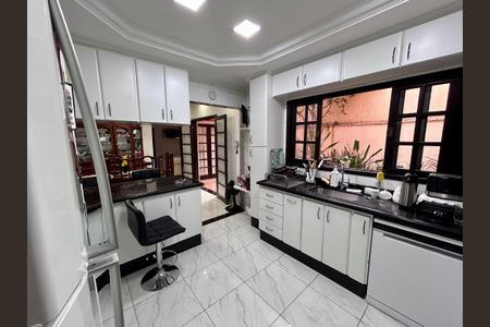 Casa à venda com 206m², 3 quartos e 2 vagas Casa à venda com 206m², 3 quartos e 2 vagasCozinha