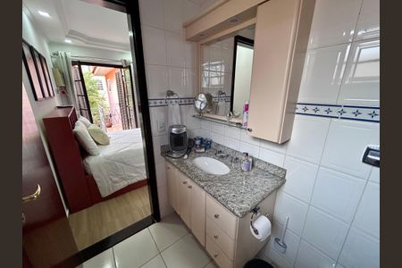 Casa à venda com 206m², 3 quartos e 2 vagas Casa à venda com 206m², 3 quartos e 2 vagasBanheiro da Suíte 2