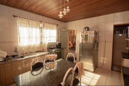 Casa à venda com 270m², 4 quartos e 2 vagas Casa à venda com 270m², 4 quartos e 2 vagasFoto 06