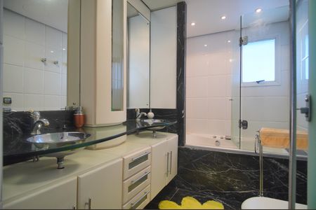 Apartamento para alugar com 340m², 3 quartos e 3 vagasBanheiro da Suíte