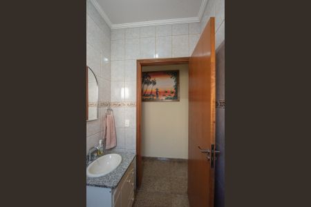 Casa à venda com 200m², 4 quartos e 2 vagasBanheiro 2