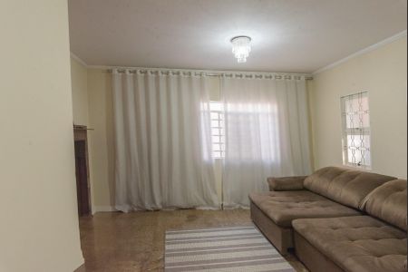 Casa à venda com 200m², 4 quartos e 2 vagasSala