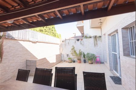 Casa à venda com 200m², 4 quartos e 2 vagasQuintal