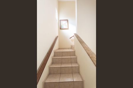 Casa à venda com 200m², 4 quartos e 2 vagasEscada