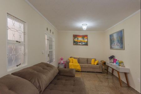 Casa à venda com 200m², 4 quartos e 2 vagasSala