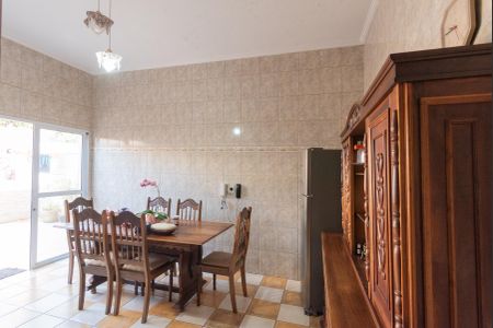 Casa à venda com 200m², 4 quartos e 2 vagasCopa