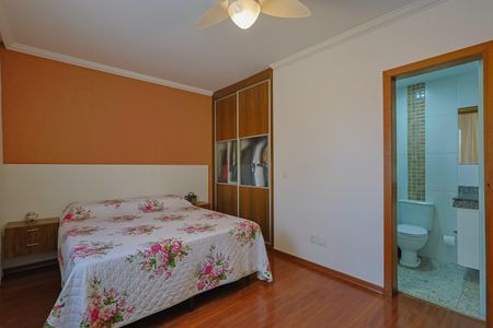 Apartamento à venda com 124m², 3 quartos e 2 vagas Apartamento à venda com 124m², 3 quartos e 2 vagasSuíte
