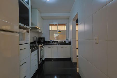Apartamento à venda com 124m², 3 quartos e 2 vagas Apartamento à venda com 124m², 3 quartos e 2 vagasCozinha