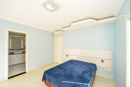 Casa à venda com 243m², 5 quartos e 3 vagas Casa à venda com 243m², 5 quartos e 3 vagasSuíte