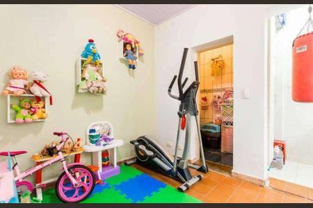 Casa à venda com 240m², 3 quartos e 2 vagas Casa à venda com 240m², 3 quartos e 2 vagasQuarto
