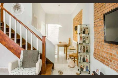 Casa à venda com 240m², 3 quartos e 2 vagas Casa à venda com 240m², 3 quartos e 2 vagasSala